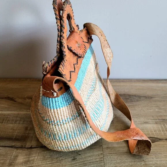 African woven sisal shoulder bag with leather strap and handles. - Picture 8 of 8